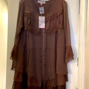 Ladies blouse/mini dress (If you’re very petite in height like me lol